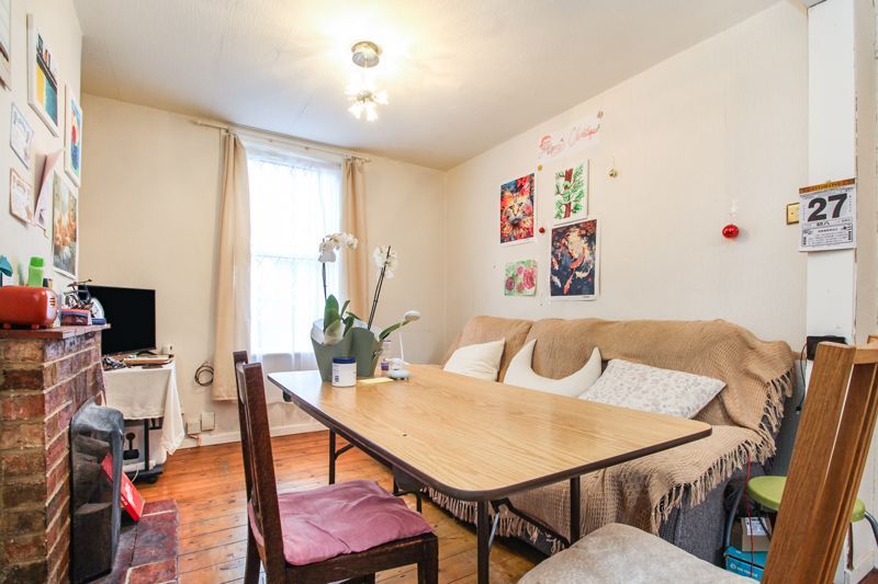 Property photo 3 of 14 Lounge