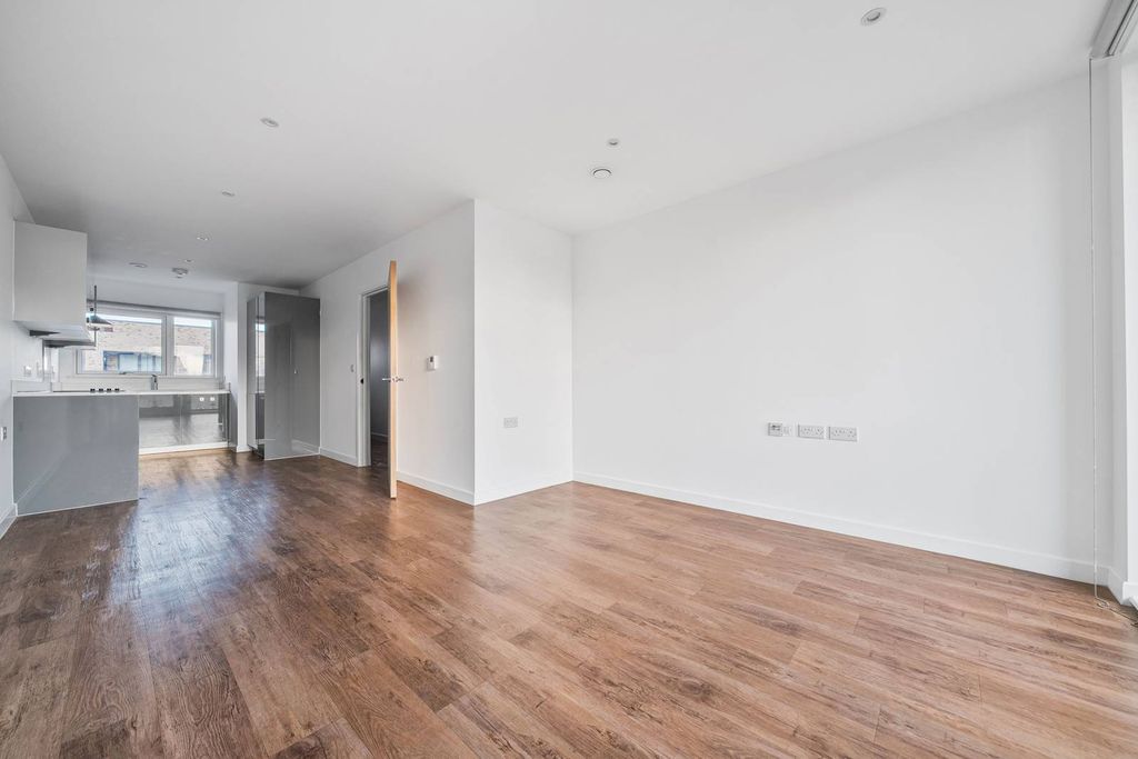 Property photo 3 of 23