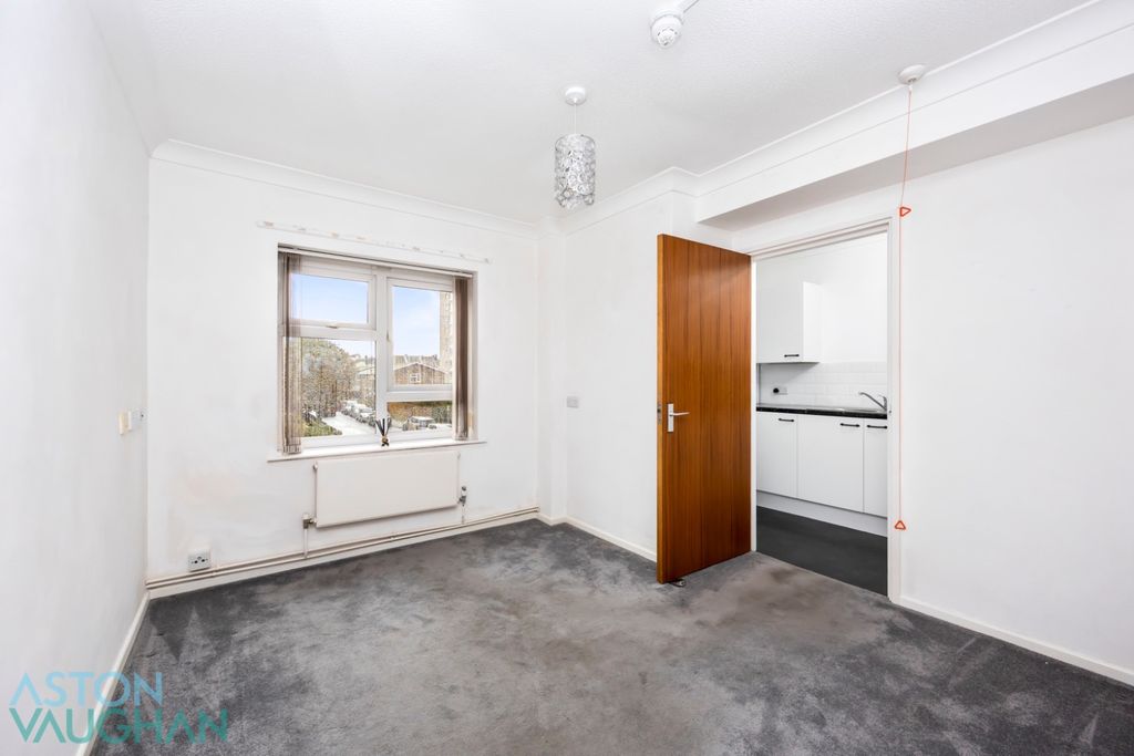 Property photo 2 of 17 5570281