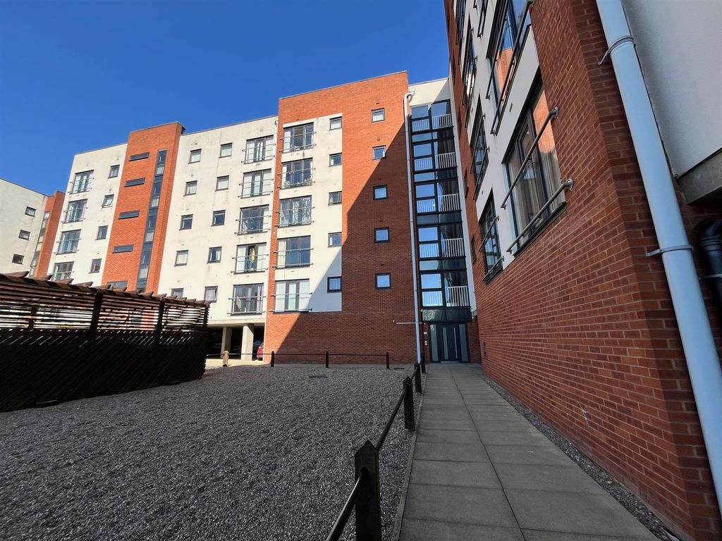 Property photo 3 of 14