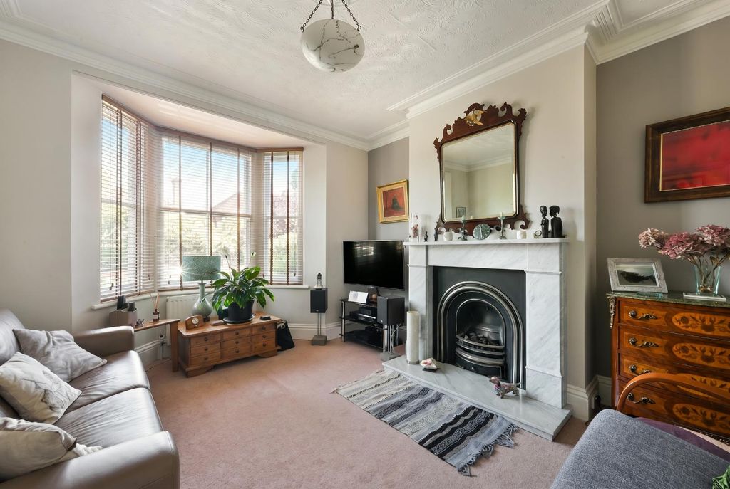 Property photo 2 of 19 Grove Road