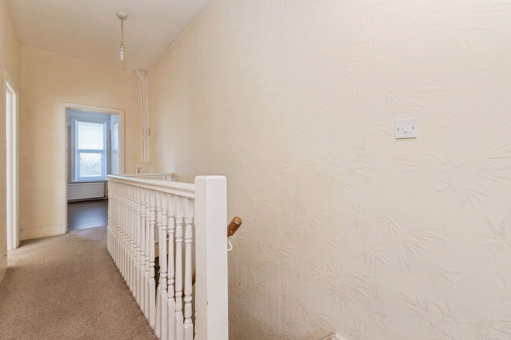 Property photo 2 of 17 Hallway