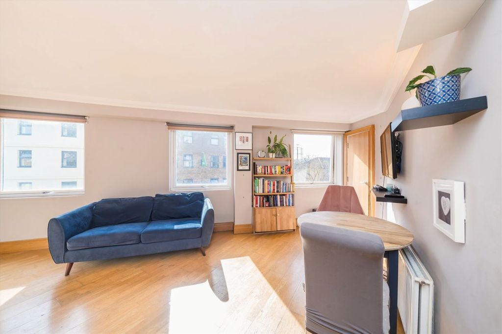 Property photo 2 of 9