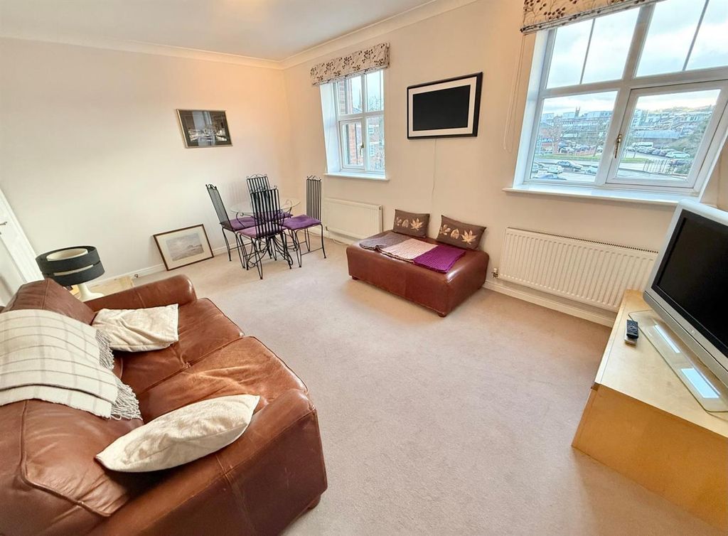 Property photo 3 of 8