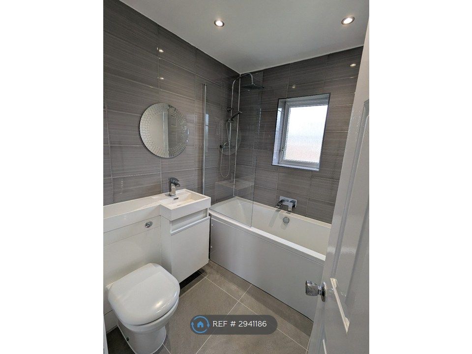 Property photo 1 of 15 Bathroom