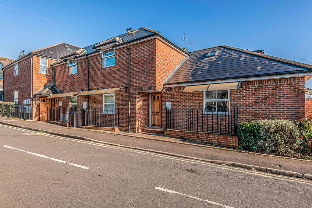 Property photo 1 of 2