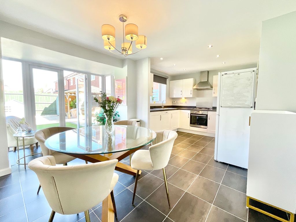 Property photo 2 of 39