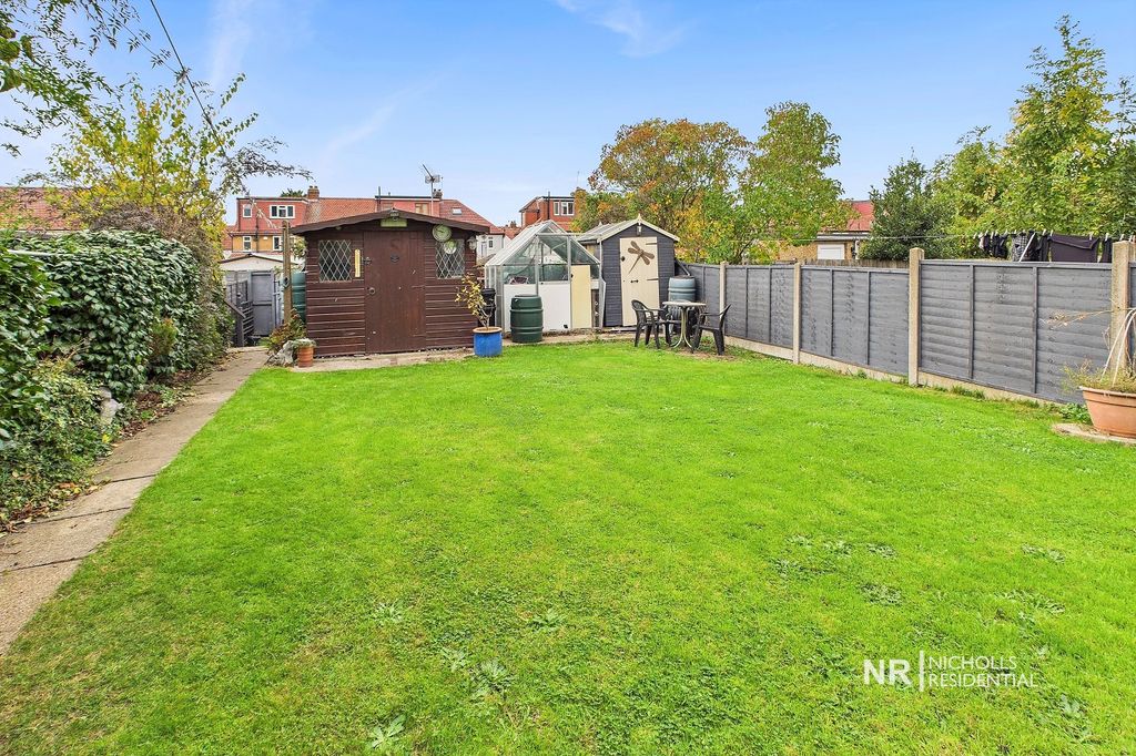 Property photo 3 of 18 Garden