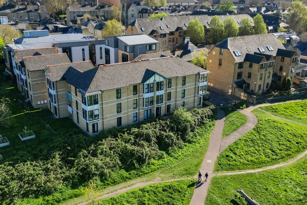 Property photo 1 of 23