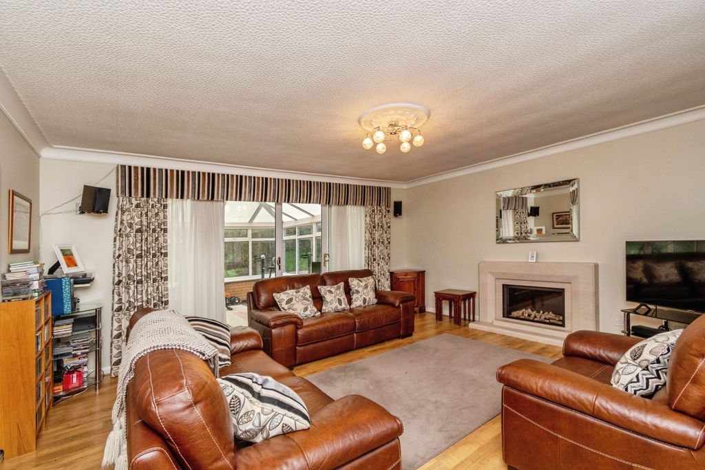 Property photo 2 of 22 Lounge