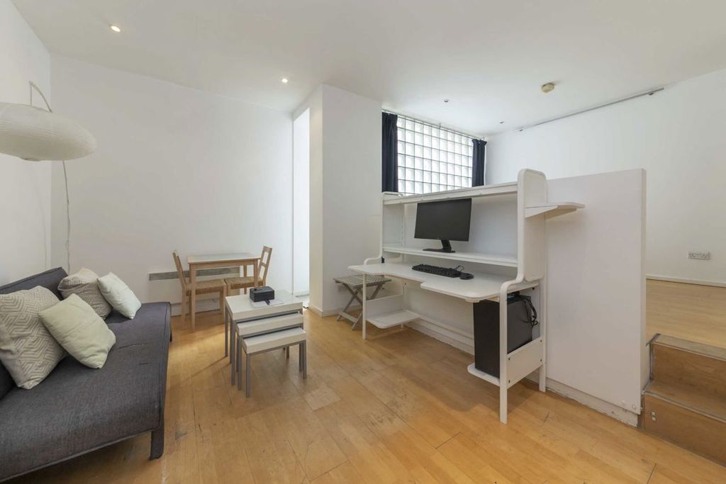 Property photo 1 of 5