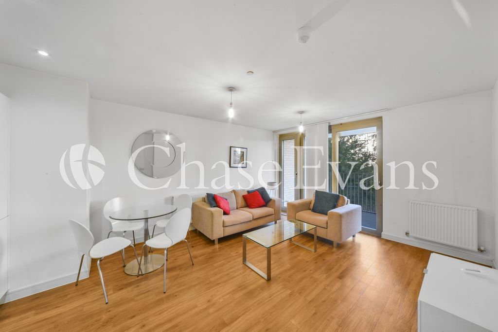 Property photo 1 of 8 Waterside Heights, W