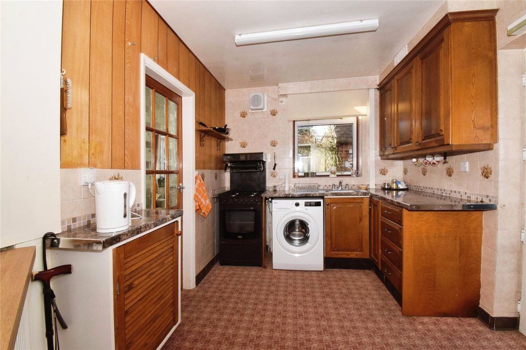 Property photo 3 of 17 Kitchen