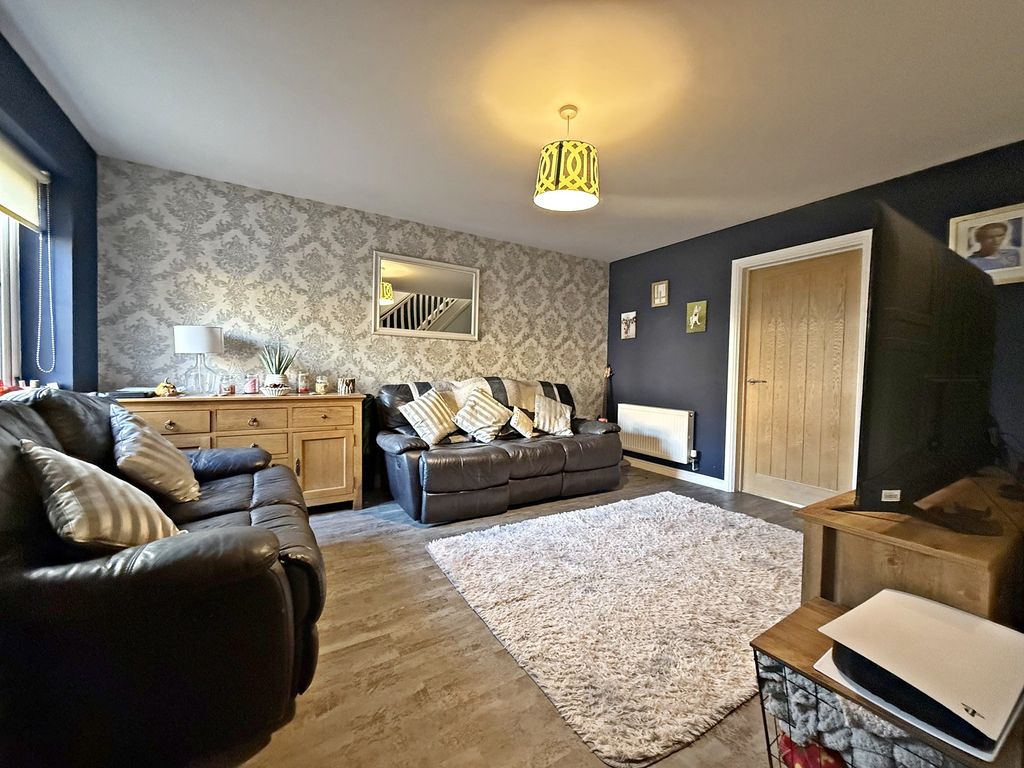 Property photo 3 of 25 Lounge