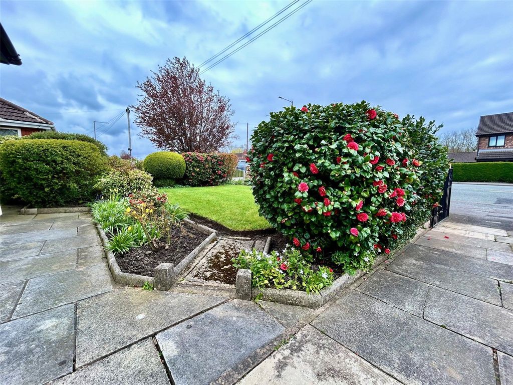 Property photo 2 of 20 Front Garden