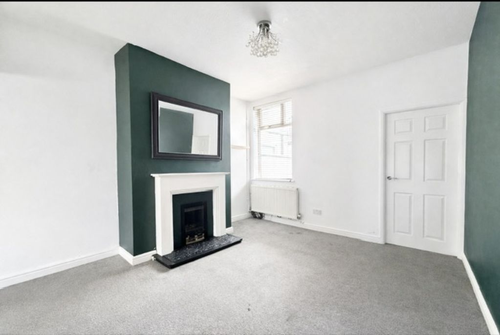 Property photo 3 of 11 Dining Room