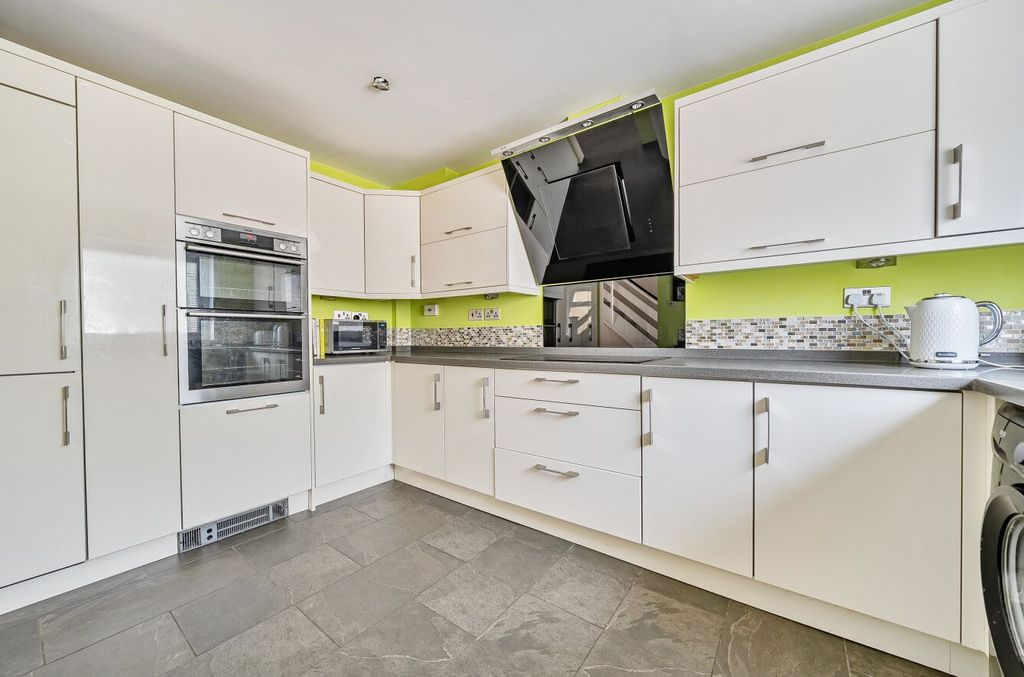 Property photo 3 of 24