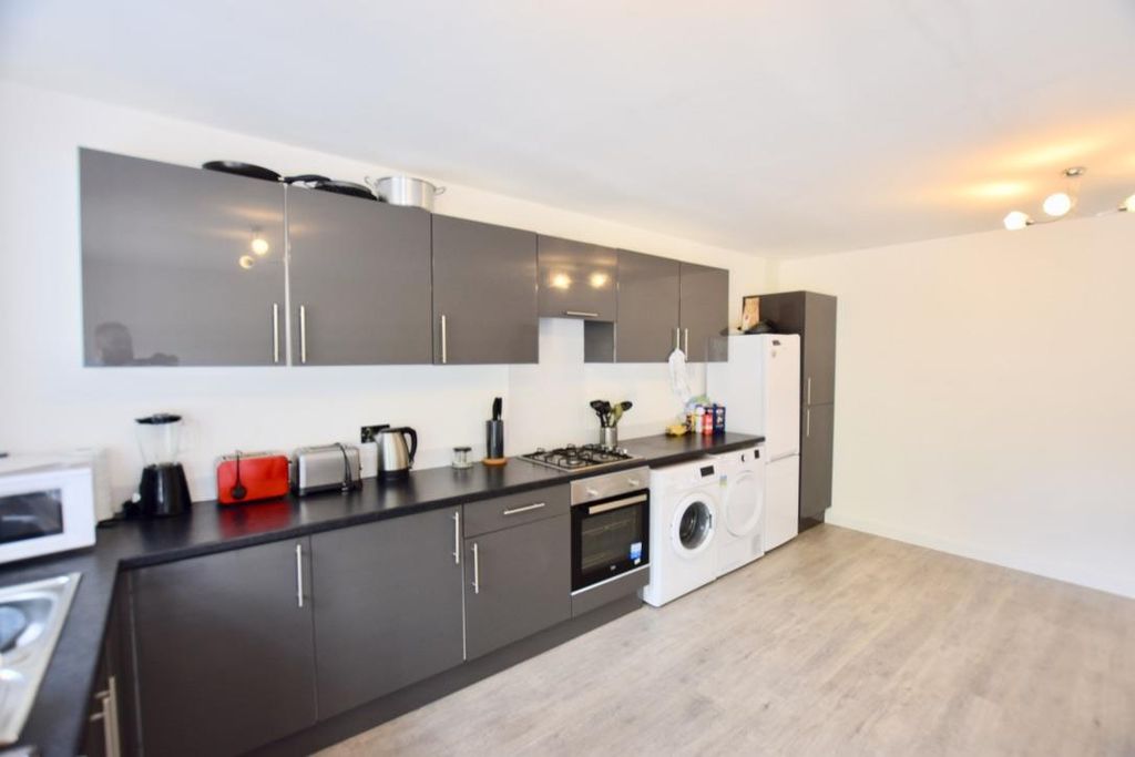 Property photo 3 of 6 Communal Kitchen