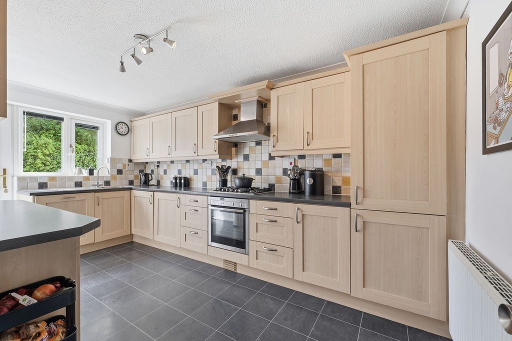 Property photo 2 of 34