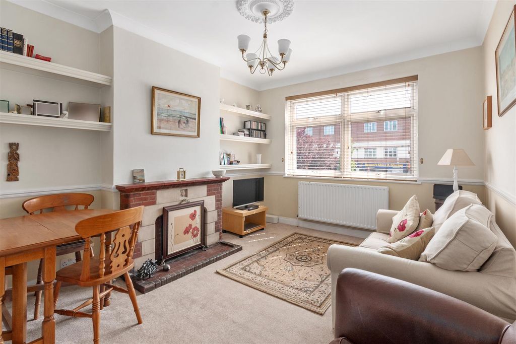Property photo 2 of 12 Martin Way