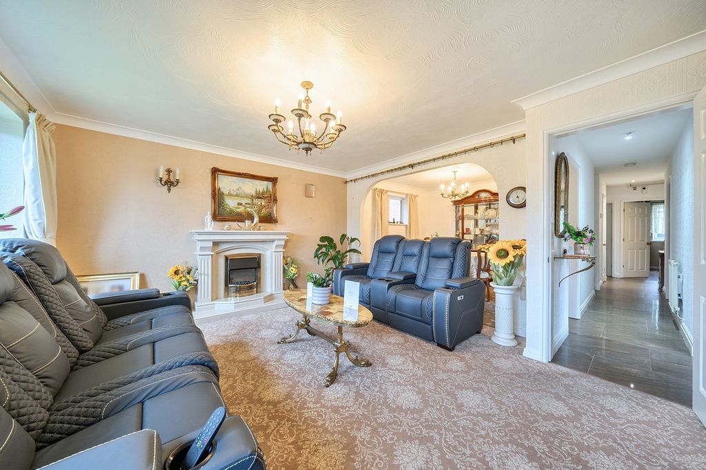 Property photo 3 of 21