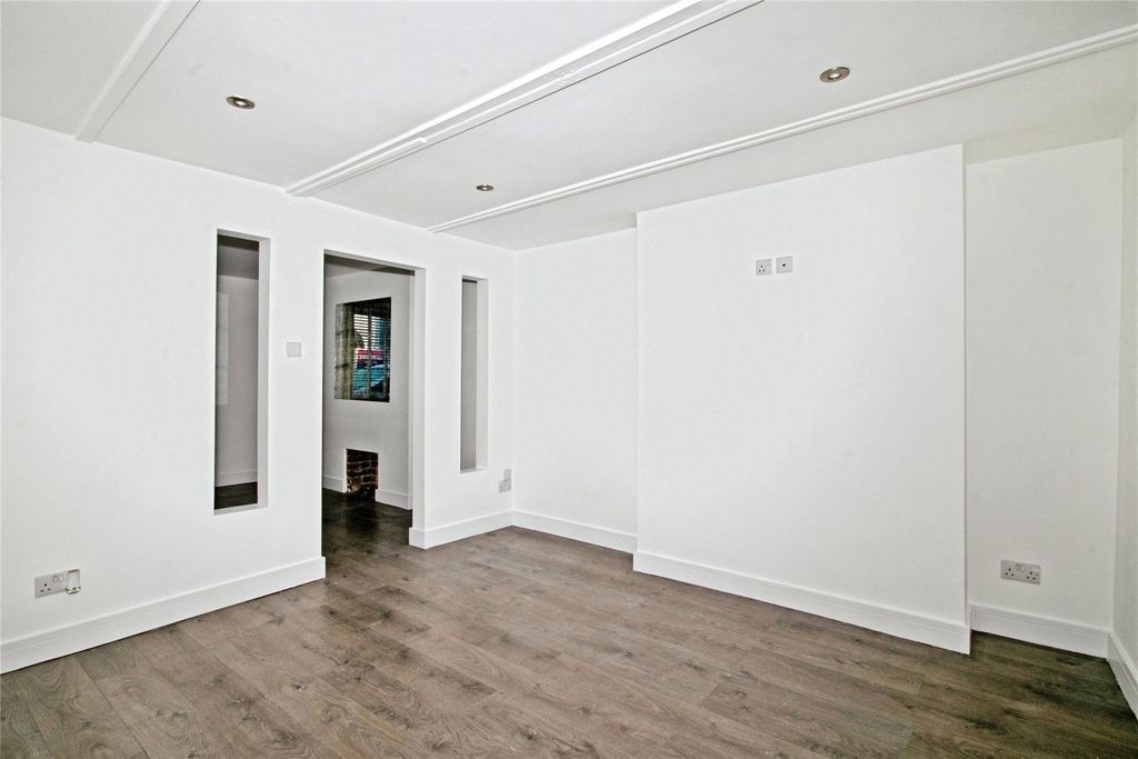 Property photo 3 of 15 Dining Room