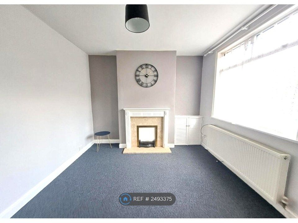 Property photo 2 of 14 Front Lounge