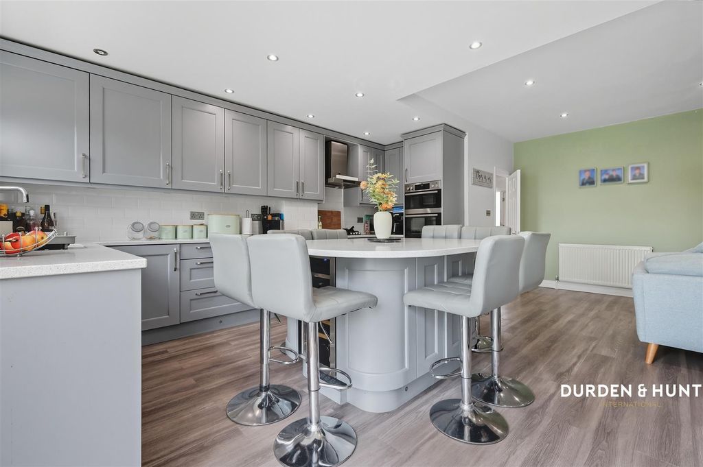 Property photo 2 of 27 Northumberland Avenue