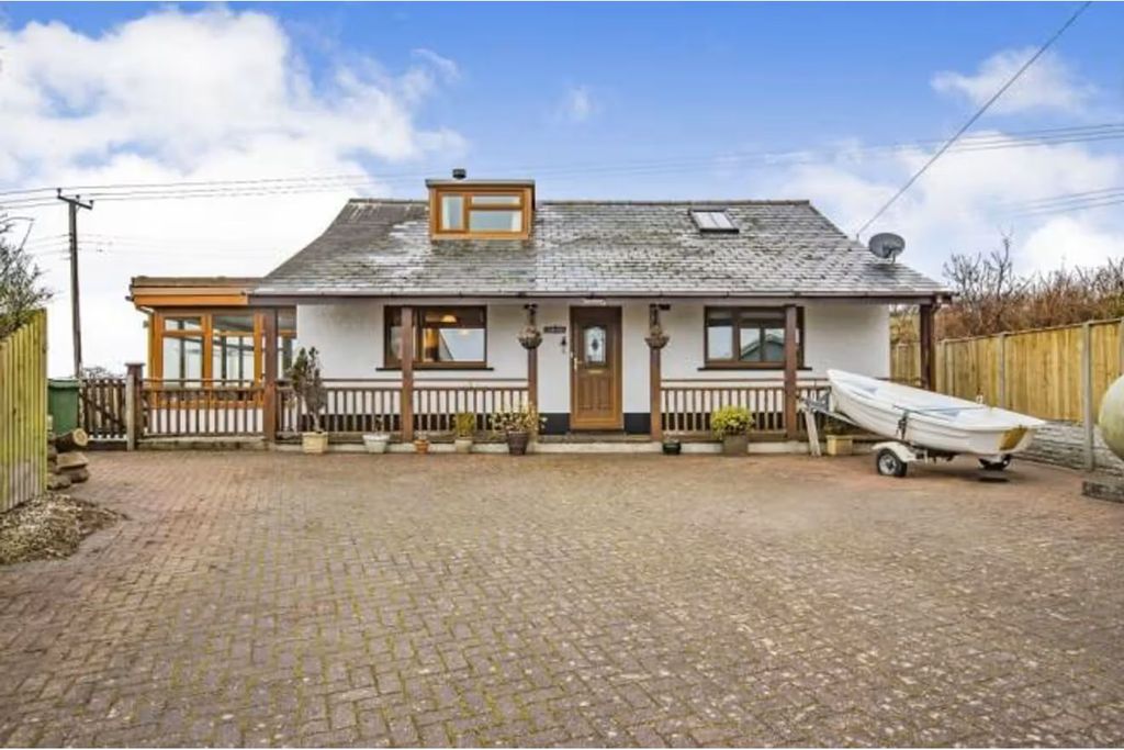 Property photo 1 of 25