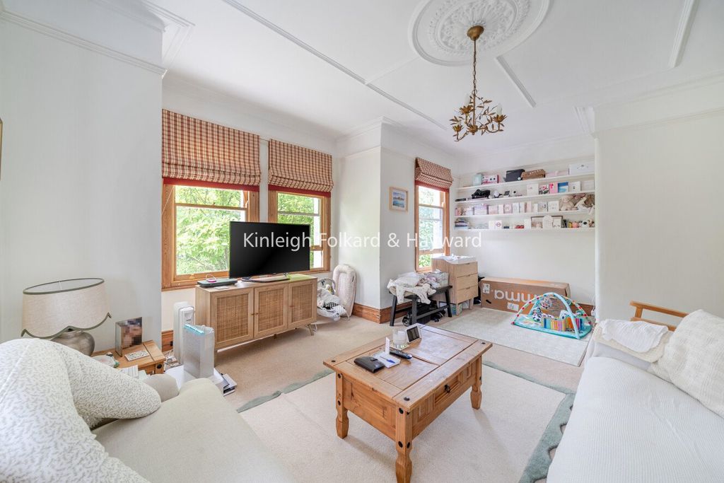 Property photo 3 of 19 Picture No. 04