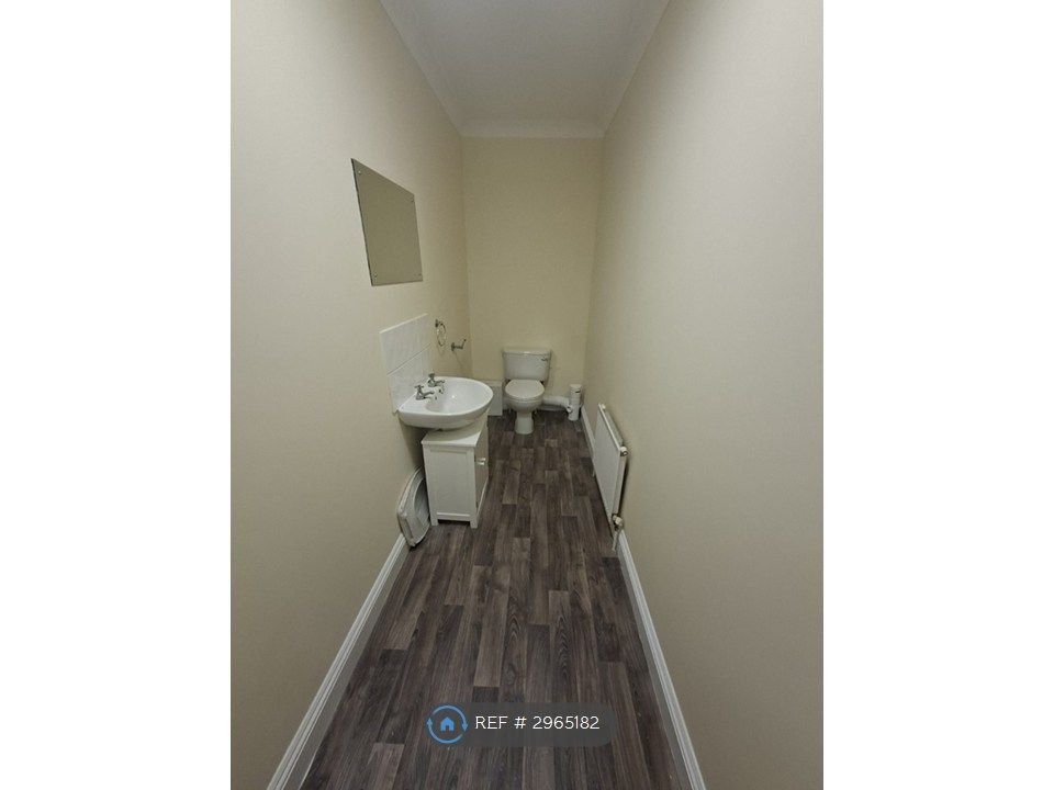 Property photo 2 of 11 W/c