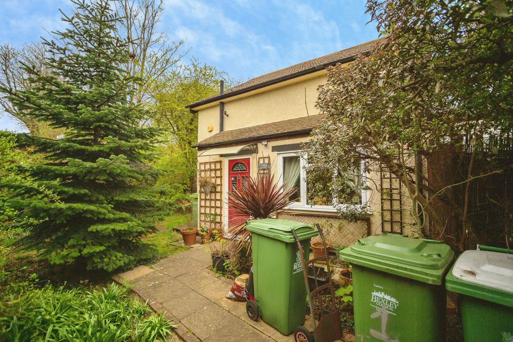 Property photo 2 of 19 Front View