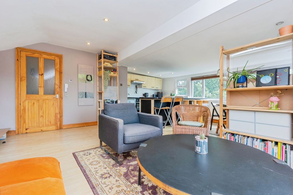 Property photo 3 of 23 Pbox-Img.Jpg