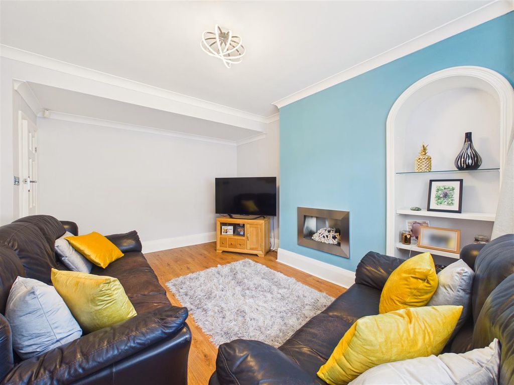 Property photo 3 of 15 Cam05451G0-Pr0156-Still002.Jpg