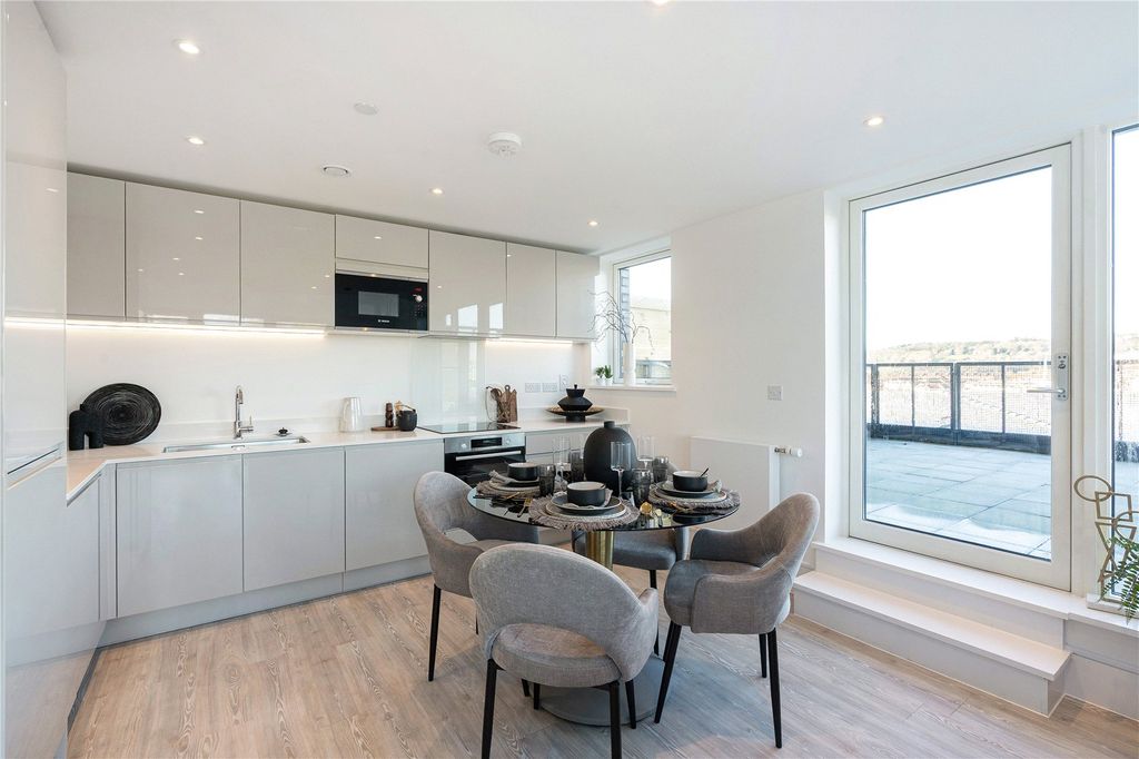 Property photo 3 of 14 C.04.07 Mcarthur's