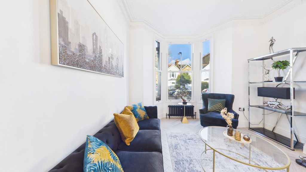 Property photo 3 of 72 Reception