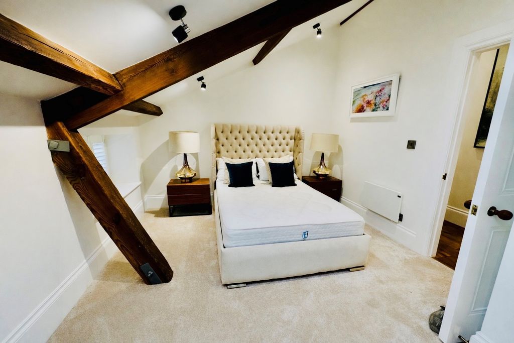 Property photo 3 of 8 Bedroom