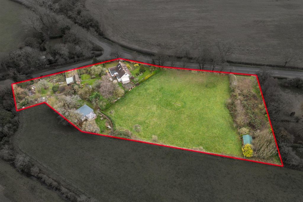 Property photo 2 of 27 251215 - 90 Bedford Road, Stagsden - 08.Jpg