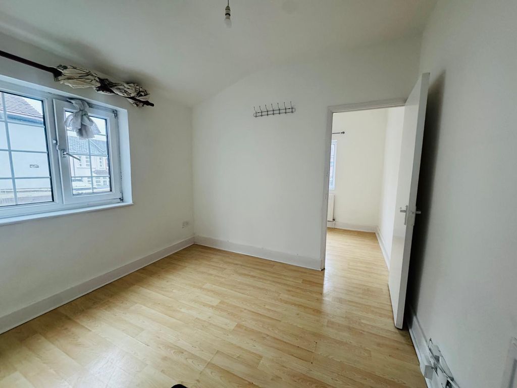 Property photo 3 of 6 Gallery