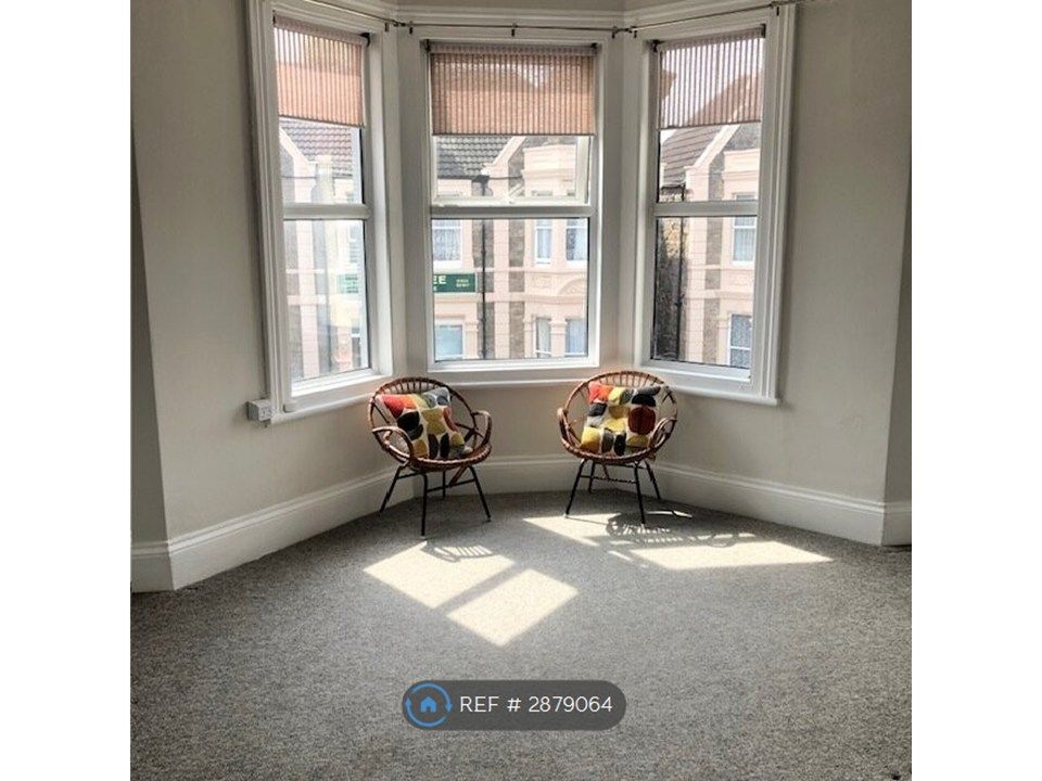 Property photo 1 of 11 Studio Room - Bay Window