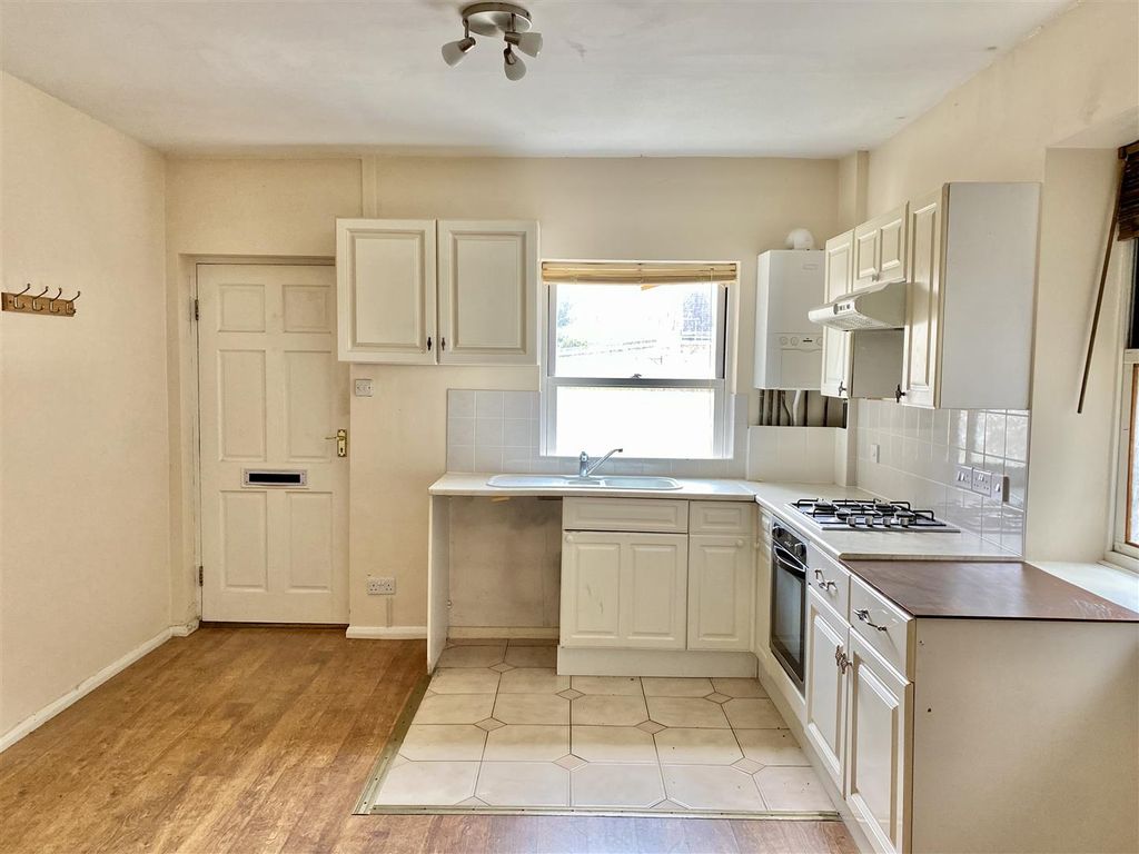 Property photo 3 of 10 Kitchen