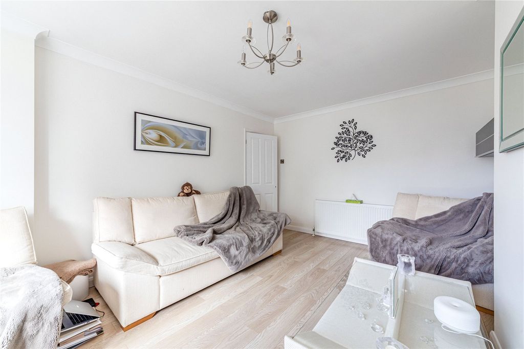 Property photo 3 of 18 Sitting Room