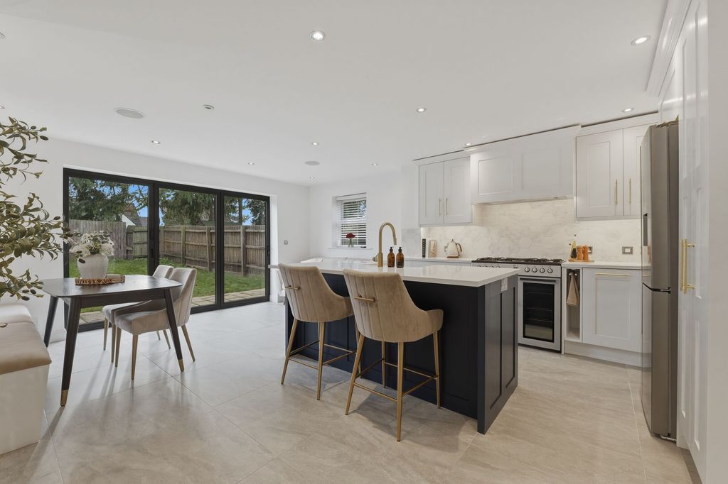 Property photo 1 of 24