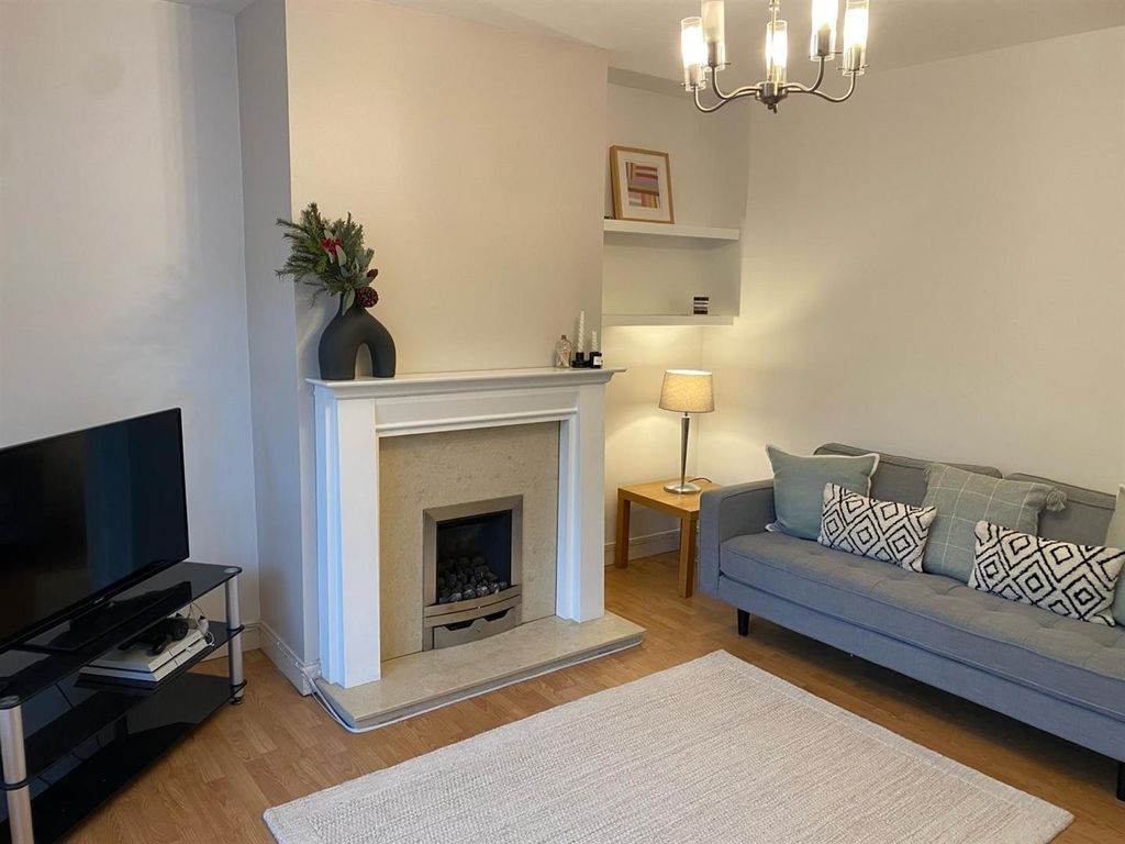Property photo 1 of 8 Cosy Contemporary Lounge With Feature Fireplace...