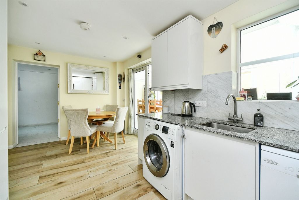 Property photo 3 of 26
