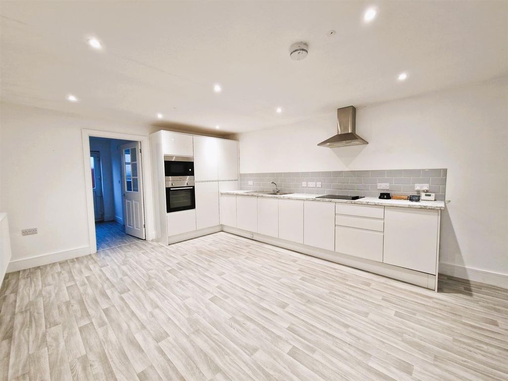 Property photo 1 of 17 1000118604.Jpg