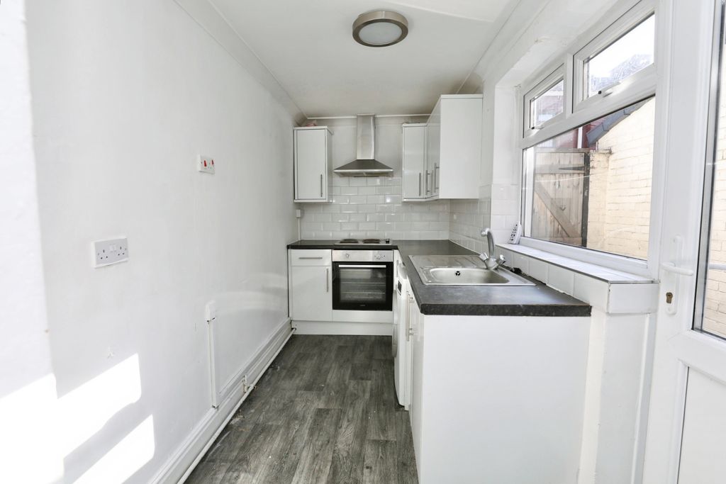 Property photo 2 of 14 Kitchen