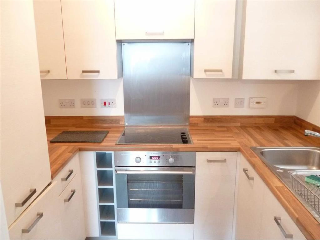 Property photo 3 of 10 Kitchen