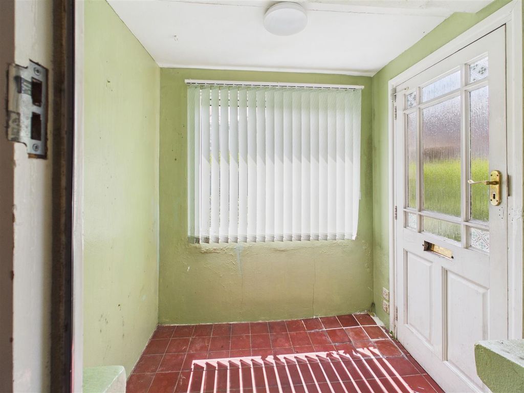 Property photo 3 of 27 Entrance Vestibule
