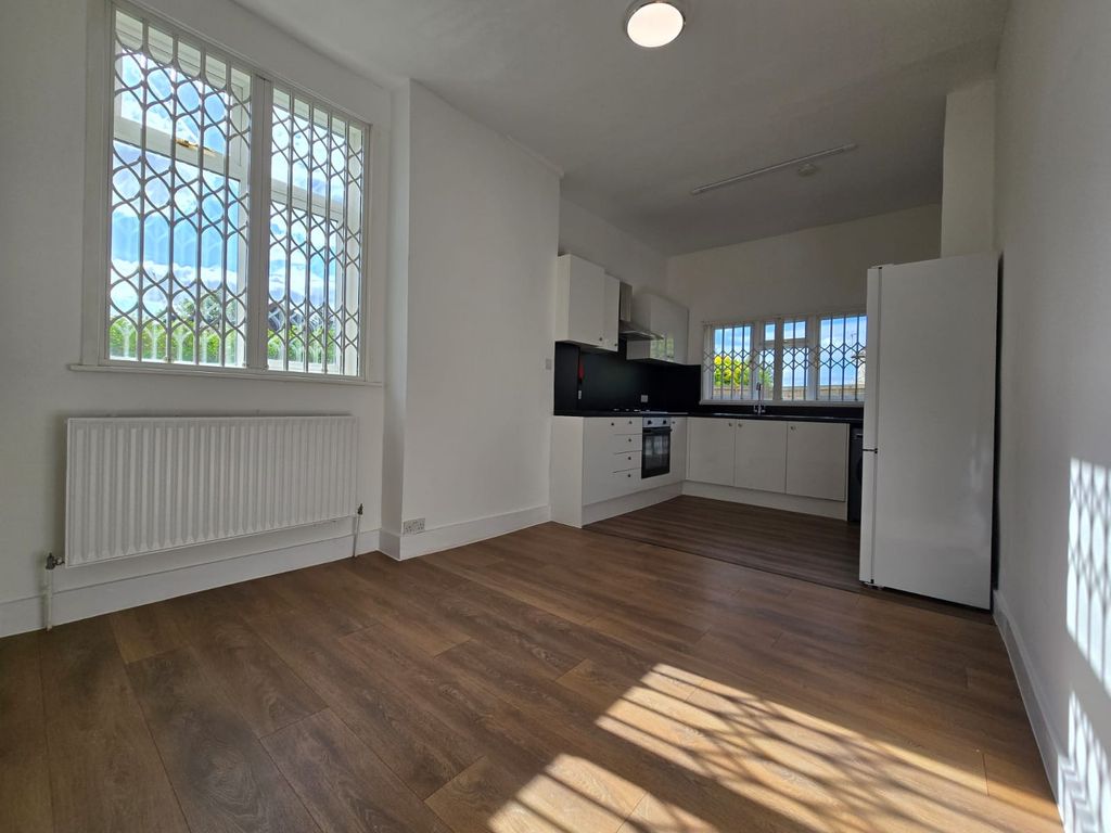 Property photo 2 of 7 Gallery